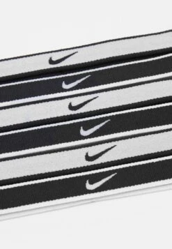 Nike Performance Sport Headbands 6 PackAltri AccessoriWhite/Black/White Donna Attrezzatura N1241N04R-A11 -Vendite Mammut 21cc11a26ec649b2b7bfd2ff5b2ca666
