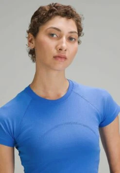 Lululemon Swiftly Tech Cropped Short Sleeve 2.0T-Shirt SportPipe Dream Blue Pipe Dream Blue Donna Abbigliamento LLS41D01I-K11 -Vendite Mammut 36fe2a4d2b8c4cb398943253944b348d