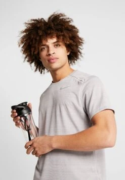 Nike Performance Hypercharge Shaker BottleBorracciaClear/Black Donna Attrezzatura N1244E0RU-A11 -Vendite Mammut 75141dc1f0c34c779a8f3ed8e995dc6e