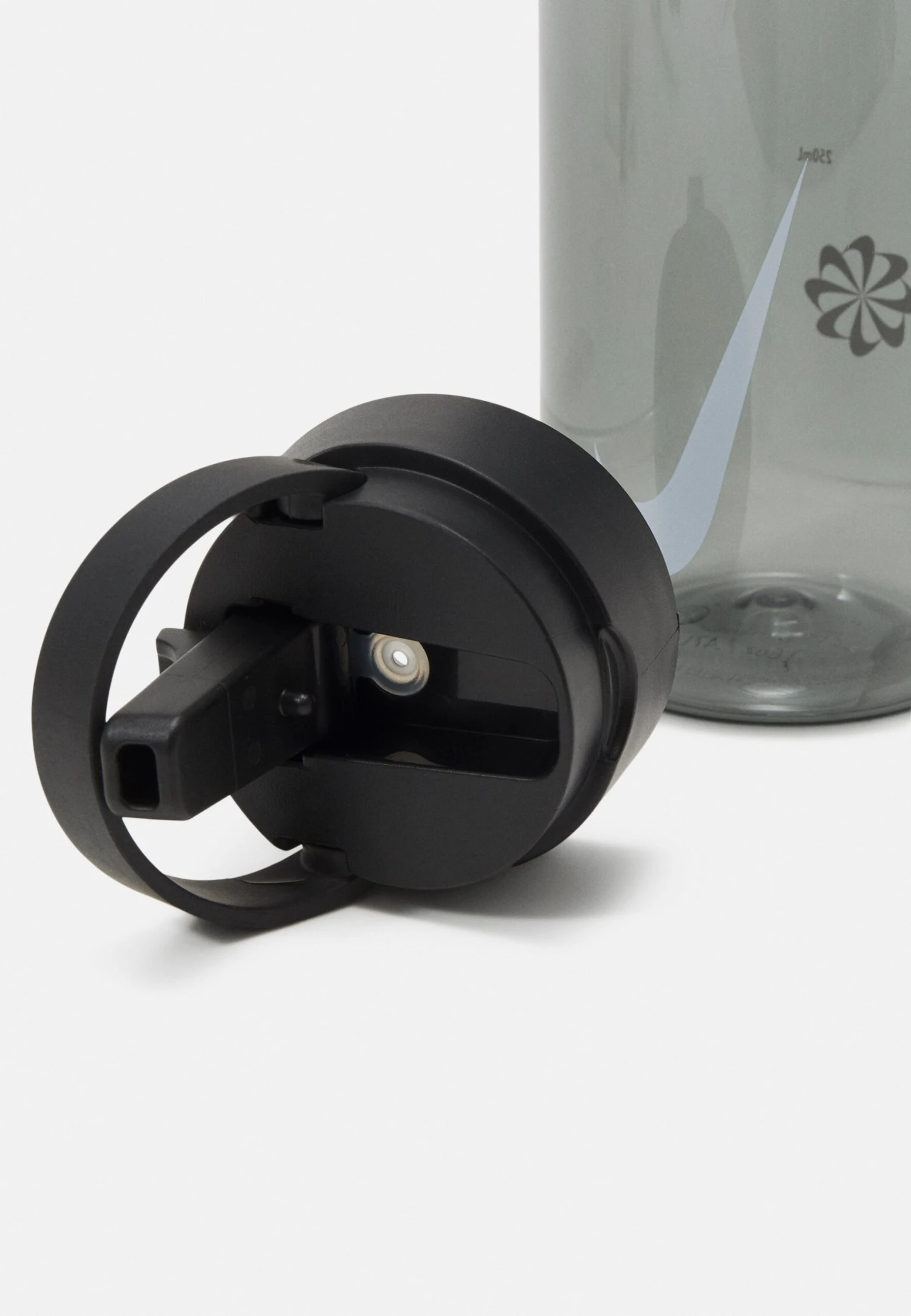 Nike Performance Recharge Straw Bottle 473MlBorracciaAnthracite/Black/White Donna Attrezzatura N1244E1C8-Q11 3 Nike Performance Recharge Straw Bottle 473MlBorracciaAnthracite/Black/White Donna Attrezzatura N1244E1C8-Q11 - immagine 3